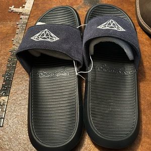 Diamond supply co flip flops